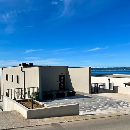 Noero - With Seaview